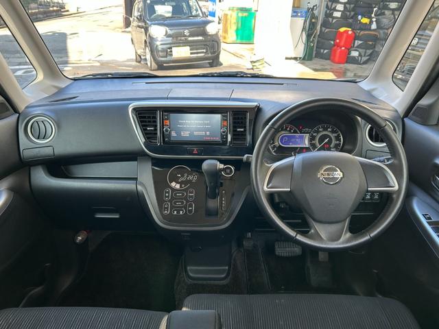 デイズルークス ハイウェイスター X Vセレクション+セーフティII【禁煙】 距離27821キロ/社外7型ナビ/フルセグ/CD/DVD/BTオーディオ/アラウンドビューカメラ/両側自動/HID/フォグ/純正アルミ/衝突被害軽減装置/アイドリングストップ/電格ミラー/リアスポ(3枚目)