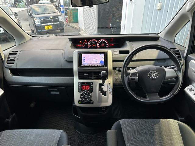 ヴォクシー ZS 煌【後期型・フロントドラレコ】 距離50768キロ/2022年製造/タイヤ/社外7型ナビ/フルセグ/CD/DVD/バックカメラ/両側自動ドア/HID/フォグ/社外アルミ/リアスポ/パドルシフト/スマートキー/ETC/Pスタート(3枚目)