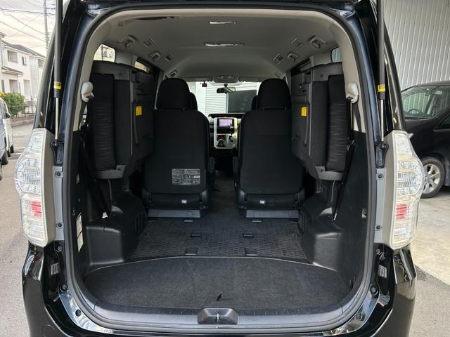 ヴォクシー ZS 煌【後期型・フロントドラレコ】 距離50768キロ/2022年製造/タイヤ/社外7型ナビ/フルセグ/CD/DVD/バックカメラ/両側自動ドア/HID/フォグ/社外アルミ/リアスポ/パドルシフト/スマートキー/ETC/Pスタート(24枚目)