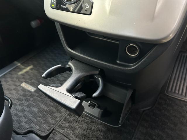 ヴォクシー ZS 煌【後期型・フロントドラレコ】 距離50768キロ/2022年製造/タイヤ/社外7型ナビ/フルセグ/CD/DVD/バックカメラ/両側自動ドア/HID/フォグ/社外アルミ/リアスポ/パドルシフト/スマートキー/ETC/Pスタート(46枚目)