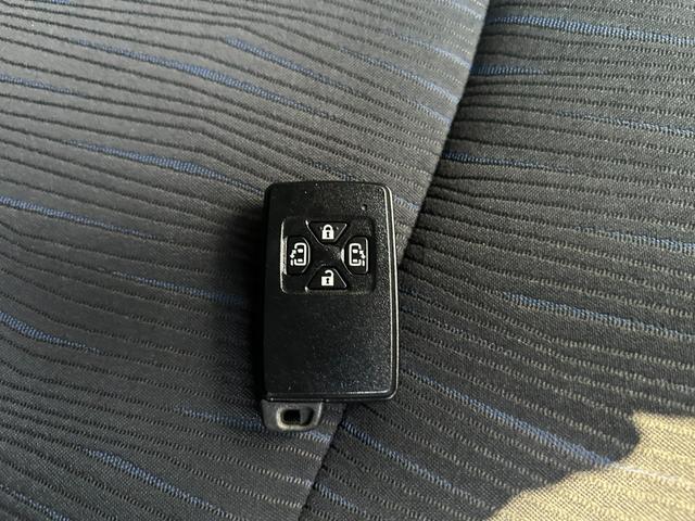 ヴォクシー ZS 煌【後期型・フロントドラレコ】 距離50768キロ/2022年製造/タイヤ/社外7型ナビ/フルセグ/CD/DVD/バックカメラ/両側自動ドア/HID/フォグ/社外アルミ/リアスポ/パドルシフト/スマートキー/ETC/Pスタート(64枚目)