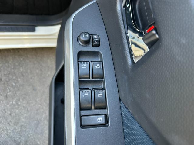 ルーミー カスタムG-T■下取直販車【禁煙/レーダーブレーキ/ターボ】 車線逸脱警報/コーナーセンサー/レーダークルコン/純正ナビ/フルセグTV/Bluetoothオーディオ/バックカメラ/ウォークスルー/両側電動スライド/LEDヘッドライト/フォグ/純正アルミ/ETC(42枚目)