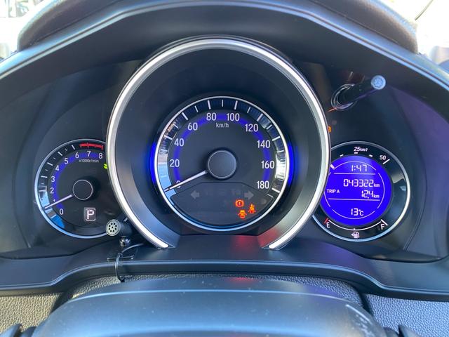 フィット １３Ｇ・Ｌパッケージ／埼玉仕入／走行４３３２２ＫＭ／禁煙車／　ＬＥＤヘッドランプ／純正ナビ／ＣＤ／ＤＶＤ／フルセグ／Ｂｌｕｅｔｏｏｔｈ／純正１４インチＡＷ／チップアップシート／ＥＴＣ車載器／スマートキー／プッシュスタート／盗難防止装置／アイドリングストップ（22枚目）