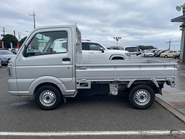 キャリイトラック ＫＣエアコン・パワステ／弊社下取直販車／走行１７９００ＫＭ／　禁煙車／５速マニュアル／パワステ／エアバッグ／ヘッドイライトレベライザー／保証書／取扱説明書／スペアキー（11枚目）