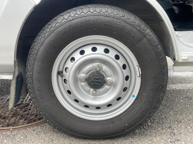キャリイトラック ＫＣエアコン・パワステ／弊社下取直販車／走行１７９００ＫＭ／　禁煙車／５速マニュアル／パワステ／エアバッグ／ヘッドイライトレベライザー／保証書／取扱説明書／スペアキー（22枚目）