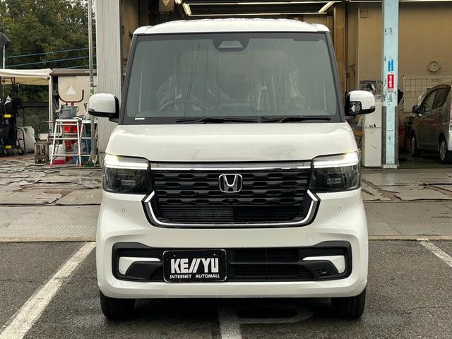 N-BOXカスタム ターボ/ホンダセンシング/届出済み未使用車/走行5KM/ 8インチホンダコネクトナビ/フルセグ/Bluetooth/バックカメラ/レーダークルコン/ブレーキホールド/両側PSD/ハーフレザーシート/シートヒーター/LEDヘッドライト/フォグ/純正15AW(5枚目)