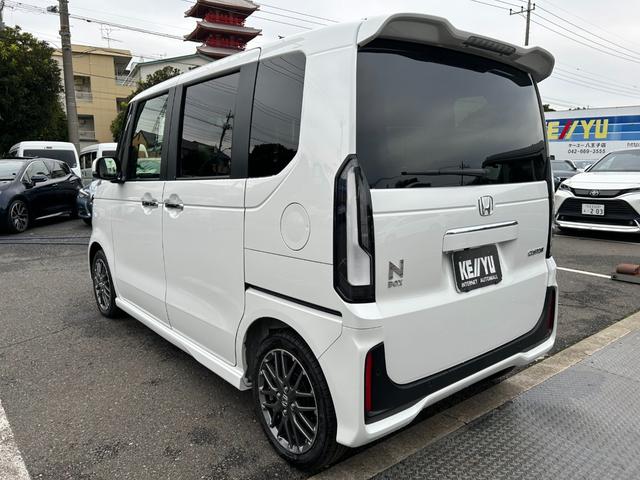 N-BOXカスタム ターボ/ホンダセンシング/届出済み未使用車/走行5KM/ 8インチホンダコネクトナビ/フルセグ/Bluetooth/バックカメラ/レーダークルコン/ブレーキホールド/両側PSD/ハーフレザーシート/シートヒーター/LEDヘッドライト/フォグ/純正15AW(10枚目)