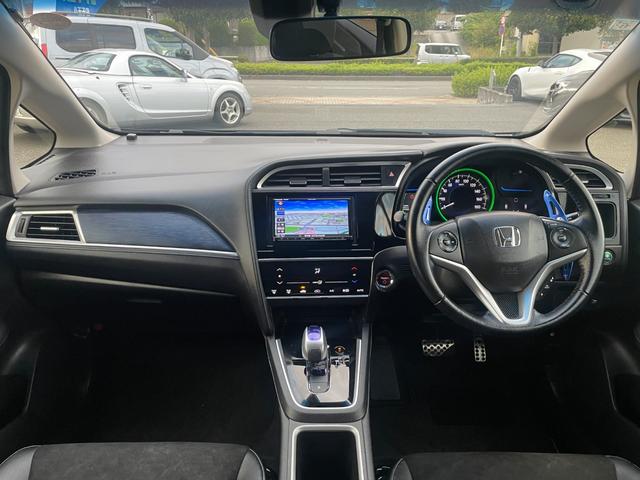 シャトル ハイブリッドX/八王子直仕入/25年製夏タイヤ装着/禁煙車/ 走行65134KM/シティブレーキアクティブシステム/社外ナビ/フルセグ/CD/DVD/Bluetooth/バックカメラ/クルコン/純正AW/ETC/MTモード/LEDヘッドライト/フォグ/ステリモ(3枚目)