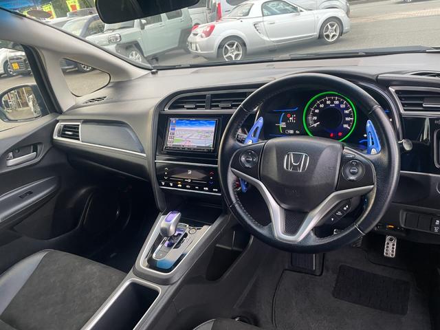 シャトル ハイブリッドX/八王子直仕入/25年製夏タイヤ装着/禁煙車/ 走行65134KM/シティブレーキアクティブシステム/社外ナビ/フルセグ/CD/DVD/Bluetooth/バックカメラ/クルコン/純正AW/ETC/MTモード/LEDヘッドライト/フォグ/ステリモ(19枚目)