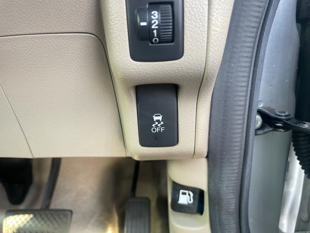 N-BOX G・Lパッケージ/八王子直仕入/禁煙車/走行69697km/ 2023年製ブリジストンタイヤ/社外7インチナビ/バックカメラ/両側スライド左側PSD/ETC/ワンセグ/BT接続/CD/DVD/USB/UV・IRカット/アイドリングストップ/盗難防止/フロアマット(30枚目)