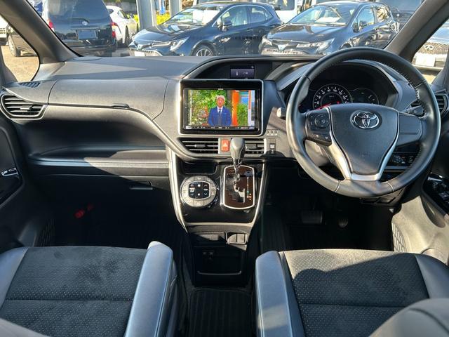 ヴォクシー ＺＳ　煌ＩＩＩ／八王子直仕入／ワンオーナー／特別仕様車／　ハーフレザーシート／トヨタセーフティセンス／社外９インチナビ／フリップダウンモニター／フルセグ／ＣＤ／ＤＶＤ／Ｂｌｕｅｔｏｏｔｈ／バックカメラ／ＥＴＣ／両側ＰＳＤ／ＬＥＤヘッドライト／フォグ／純正ＡＷ（3枚目）