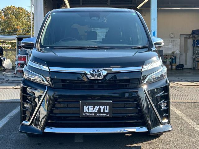 ヴォクシー ＺＳ　煌ＩＩＩ／八王子直仕入／ワンオーナー／特別仕様車／　ハーフレザーシート／トヨタセーフティセンス／社外９インチナビ／フリップダウンモニター／フルセグ／ＣＤ／ＤＶＤ／Ｂｌｕｅｔｏｏｔｈ／バックカメラ／ＥＴＣ／両側ＰＳＤ／ＬＥＤヘッドライト／フォグ／純正ＡＷ（5枚目）