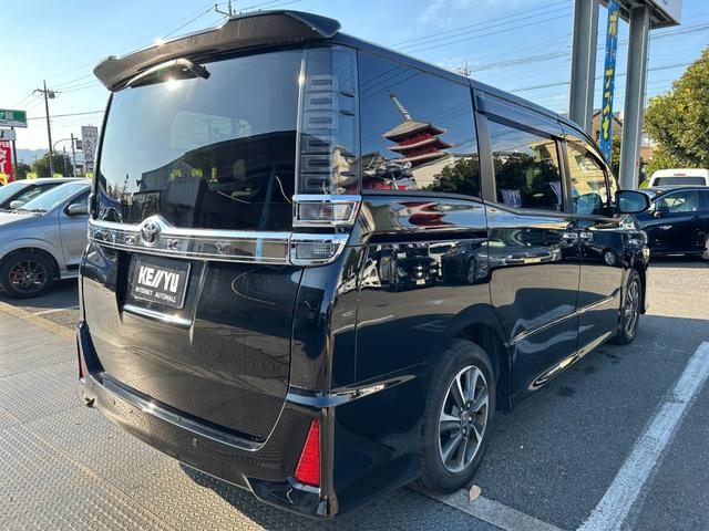 ヴォクシー ＺＳ　煌ＩＩＩ／八王子直仕入／ワンオーナー／特別仕様車／　ハーフレザーシート／トヨタセーフティセンス／社外９インチナビ／フリップダウンモニター／フルセグ／ＣＤ／ＤＶＤ／Ｂｌｕｅｔｏｏｔｈ／バックカメラ／ＥＴＣ／両側ＰＳＤ／ＬＥＤヘッドライト／フォグ／純正ＡＷ（8枚目）