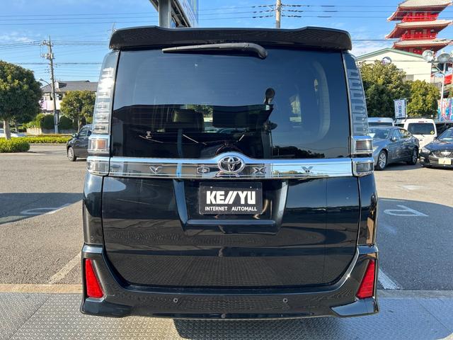 ヴォクシー ＺＳ　煌ＩＩＩ／八王子直仕入／ワンオーナー／特別仕様車／　ハーフレザーシート／トヨタセーフティセンス／社外９インチナビ／フリップダウンモニター／フルセグ／ＣＤ／ＤＶＤ／Ｂｌｕｅｔｏｏｔｈ／バックカメラ／ＥＴＣ／両側ＰＳＤ／ＬＥＤヘッドライト／フォグ／純正ＡＷ（9枚目）