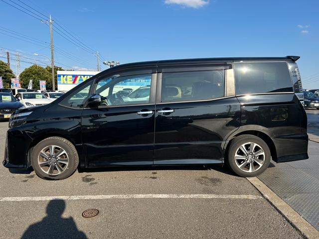 ヴォクシー ＺＳ　煌ＩＩＩ／八王子直仕入／ワンオーナー／特別仕様車／　ハーフレザーシート／トヨタセーフティセンス／社外９インチナビ／フリップダウンモニター／フルセグ／ＣＤ／ＤＶＤ／Ｂｌｕｅｔｏｏｔｈ／バックカメラ／ＥＴＣ／両側ＰＳＤ／ＬＥＤヘッドライト／フォグ／純正ＡＷ（11枚目）