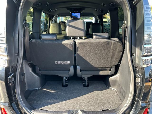 ヴォクシー ＺＳ　煌ＩＩＩ／八王子直仕入／ワンオーナー／特別仕様車／　ハーフレザーシート／トヨタセーフティセンス／社外９インチナビ／フリップダウンモニター／フルセグ／ＣＤ／ＤＶＤ／Ｂｌｕｅｔｏｏｔｈ／バックカメラ／ＥＴＣ／両側ＰＳＤ／ＬＥＤヘッドライト／フォグ／純正ＡＷ（17枚目）