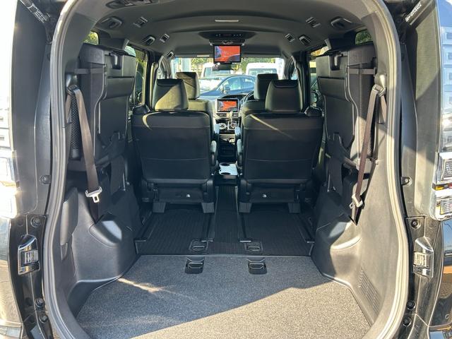 ヴォクシー ＺＳ　煌ＩＩＩ／八王子直仕入／ワンオーナー／特別仕様車／　ハーフレザーシート／トヨタセーフティセンス／社外９インチナビ／フリップダウンモニター／フルセグ／ＣＤ／ＤＶＤ／Ｂｌｕｅｔｏｏｔｈ／バックカメラ／ＥＴＣ／両側ＰＳＤ／ＬＥＤヘッドライト／フォグ／純正ＡＷ（18枚目）