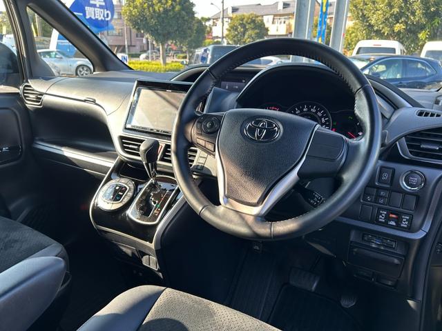 ヴォクシー ＺＳ　煌ＩＩＩ／八王子直仕入／ワンオーナー／特別仕様車／　ハーフレザーシート／トヨタセーフティセンス／社外９インチナビ／フリップダウンモニター／フルセグ／ＣＤ／ＤＶＤ／Ｂｌｕｅｔｏｏｔｈ／バックカメラ／ＥＴＣ／両側ＰＳＤ／ＬＥＤヘッドライト／フォグ／純正ＡＷ（19枚目）