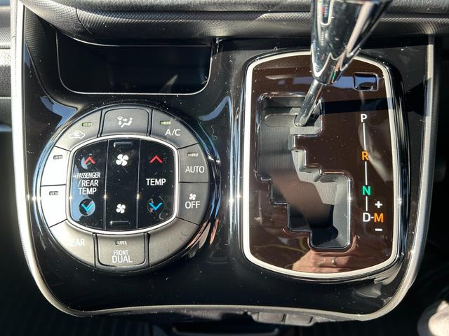 ヴォクシー ＺＳ　煌ＩＩＩ／八王子直仕入／ワンオーナー／特別仕様車／　ハーフレザーシート／トヨタセーフティセンス／社外９インチナビ／フリップダウンモニター／フルセグ／ＣＤ／ＤＶＤ／Ｂｌｕｅｔｏｏｔｈ／バックカメラ／ＥＴＣ／両側ＰＳＤ／ＬＥＤヘッドライト／フォグ／純正ＡＷ（22枚目）