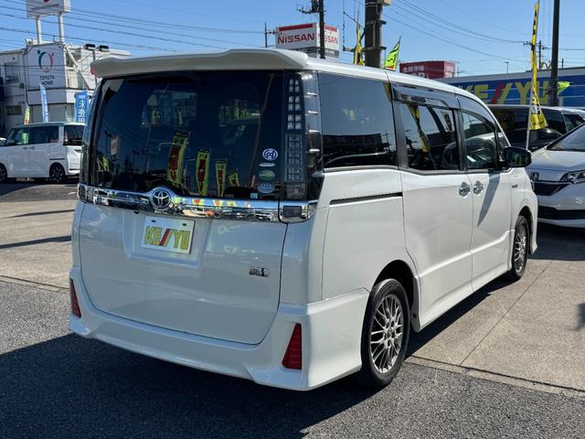 ヴォクシー ハイブリッドＺＳ　煌　９インチナビ　後席モニター　バックカメラ　衝突軽減　車線逸脱　オートハイビーム　Ｂｌｕｅｔｏｏｔｈ　ＣＤ　ＤＶＤ　フルＴＶ　ＥＴＣ２．０　両側電動スライド　ＬＥＤライト　保証書　取説（10枚目）