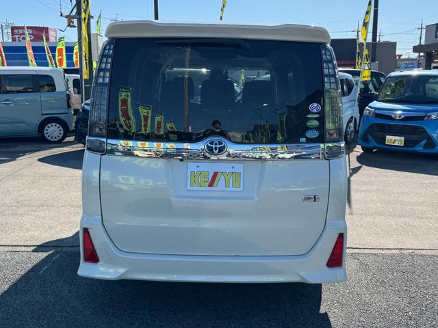 ヴォクシー ハイブリッドＺＳ　煌　９インチナビ　後席モニター　バックカメラ　衝突軽減　車線逸脱　オートハイビーム　Ｂｌｕｅｔｏｏｔｈ　ＣＤ　ＤＶＤ　フルＴＶ　ＥＴＣ２．０　両側電動スライド　ＬＥＤライト　保証書　取説（11枚目）