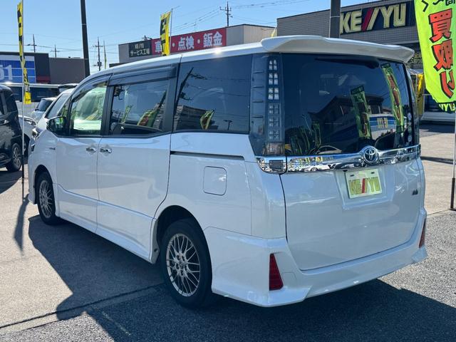 ヴォクシー ハイブリッドＺＳ　煌　９インチナビ　後席モニター　バックカメラ　衝突軽減　車線逸脱　オートハイビーム　Ｂｌｕｅｔｏｏｔｈ　ＣＤ　ＤＶＤ　フルＴＶ　ＥＴＣ２．０　両側電動スライド　ＬＥＤライト　保証書　取説（12枚目）