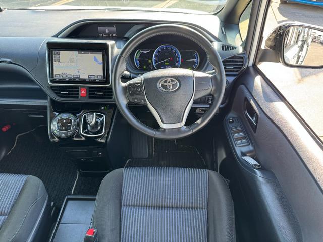 ヴォクシー ハイブリッドＺＳ　煌　９インチナビ　後席モニター　バックカメラ　衝突軽減　車線逸脱　オートハイビーム　Ｂｌｕｅｔｏｏｔｈ　ＣＤ　ＤＶＤ　フルＴＶ　ＥＴＣ２．０　両側電動スライド　ＬＥＤライト　保証書　取説（14枚目）