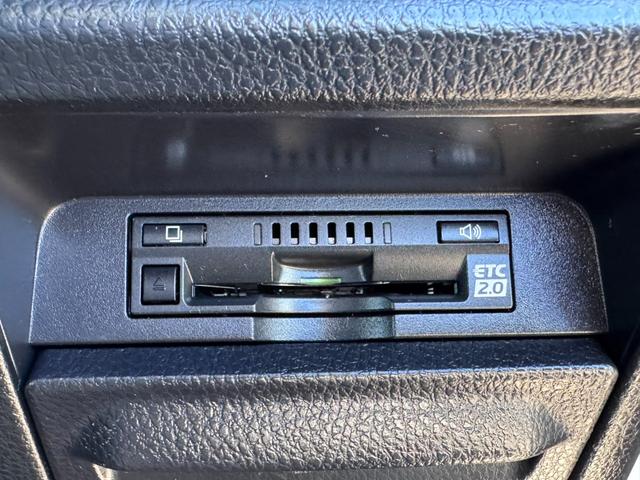 ヴォクシー ハイブリッドＺＳ　煌　９インチナビ　後席モニター　バックカメラ　衝突軽減　車線逸脱　オートハイビーム　Ｂｌｕｅｔｏｏｔｈ　ＣＤ　ＤＶＤ　フルＴＶ　ＥＴＣ２．０　両側電動スライド　ＬＥＤライト　保証書　取説（19枚目）