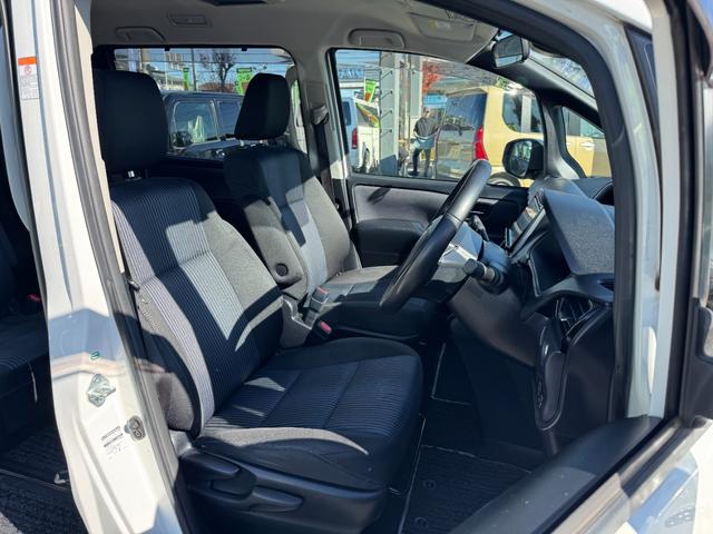 ヴォクシー ハイブリッドＺＳ　煌　９インチナビ　後席モニター　バックカメラ　衝突軽減　車線逸脱　オートハイビーム　Ｂｌｕｅｔｏｏｔｈ　ＣＤ　ＤＶＤ　フルＴＶ　ＥＴＣ２．０　両側電動スライド　ＬＥＤライト　保証書　取説（24枚目）