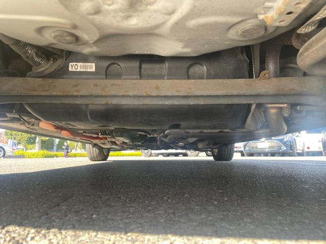 アクア Ｇ／八王子直仕入／走行７５１７３ｋｍ／ブレーキアシスト機能／　禁煙車／雹害車／ＥＢＤ機能付ＡＢＳ搭載／横滑り防止／ＣＤオーディオ／オートライト／盗難防止装置／プッシュスタート／革巻きステアリング／フロアマット／サイドバイザー／ヘッドライトレベライザー／スペアキー（4枚目）