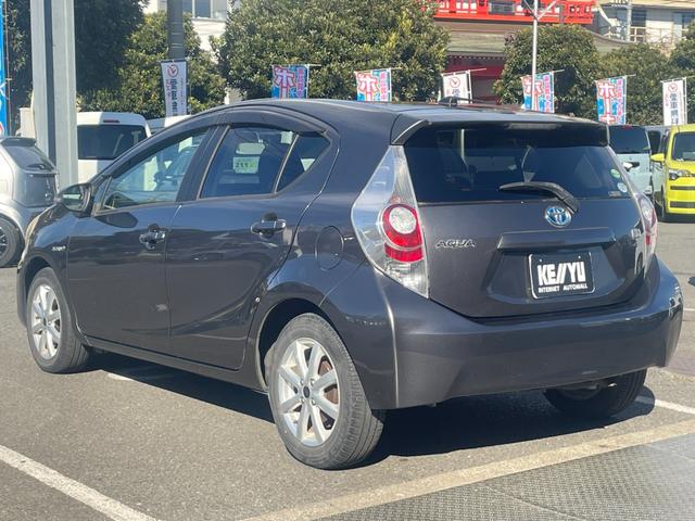 アクア Ｇ／八王子直仕入／走行７５１７３ｋｍ／ブレーキアシスト機能／　禁煙車／雹害車／ＥＢＤ機能付ＡＢＳ搭載／横滑り防止／ＣＤオーディオ／オートライト／盗難防止装置／プッシュスタート／革巻きステアリング／フロアマット／サイドバイザー／ヘッドライトレベライザー／スペアキー（10枚目）