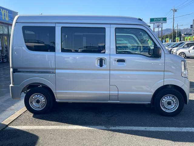 エブリイ ＰＡ／弊社リースアップ／オーバーヘッドコンソール／禁煙車／　走行７１１０ＫＭ／スズキセーフティサポート／レーンアシスト／コーナーセンサー／両側手動スライドドア／オートライト／横滑り防止機能／ヘッドイライトレベライザー／ラバーマット／保証書／取扱説明書（7枚目）
