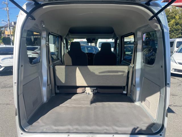 エブリイ ＰＡ／弊社リースアップ／オーバーヘッドコンソール／禁煙車／　走行７１１０ＫＭ／スズキセーフティサポート／レーンアシスト／コーナーセンサー／両側手動スライドドア／オートライト／横滑り防止機能／ヘッドイライトレベライザー／ラバーマット／保証書／取扱説明書（17枚目）