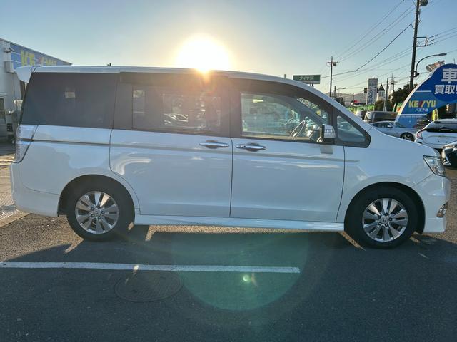 ステップワゴンスパーダ Ｚ　クールスピリット／ＨＤＤインターナビ／マルチビュー／　特別仕様車／千葉仕入／走行６０９２７ＫＭ／リアモニター／フルセグ／ＣＤ／ＤＶＤ／両側ＰＳＤ／ＨＩＤヘッドライト／オートライト／フォグ／ＥＴＣ車載器／ＭＴモード／スマートキー／盗難防止装置／純正ＡＷ（7枚目）