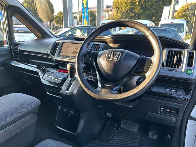 ステップワゴンスパーダ Ｚ　クールスピリット／ＨＤＤインターナビ／マルチビュー／　特別仕様車／千葉仕入／走行６０９２７ＫＭ／リアモニター／フルセグ／ＣＤ／ＤＶＤ／両側ＰＳＤ／ＨＩＤヘッドライト／オートライト／フォグ／ＥＴＣ車載器／ＭＴモード／スマートキー／盗難防止装置／純正ＡＷ（18枚目）