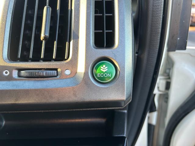 ステップワゴンスパーダ Ｚ　クールスピリット／ＨＤＤインターナビ／マルチビュー／　特別仕様車／千葉仕入／走行６０９２７ＫＭ／リアモニター／フルセグ／ＣＤ／ＤＶＤ／両側ＰＳＤ／ＨＩＤヘッドライト／オートライト／フォグ／ＥＴＣ車載器／ＭＴモード／スマートキー／盗難防止装置／純正ＡＷ（28枚目）