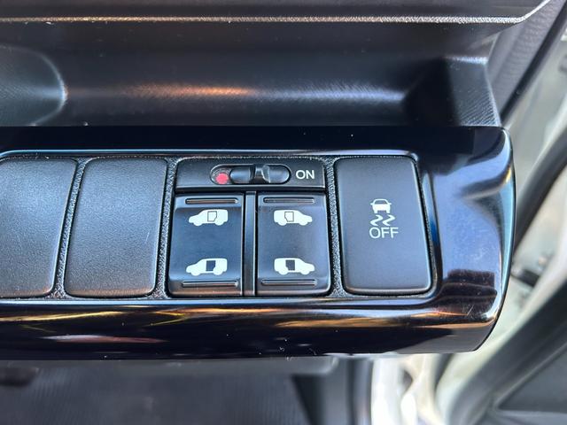 ステップワゴンスパーダ Ｚ　クールスピリット／ＨＤＤインターナビ／マルチビュー／　特別仕様車／千葉仕入／走行６０９２７ＫＭ／リアモニター／フルセグ／ＣＤ／ＤＶＤ／両側ＰＳＤ／ＨＩＤヘッドライト／オートライト／フォグ／ＥＴＣ車載器／ＭＴモード／スマートキー／盗難防止装置／純正ＡＷ（29枚目）