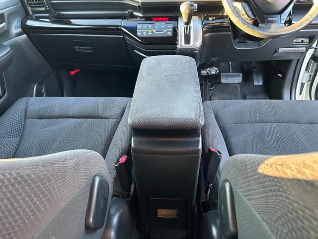ステップワゴンスパーダ Ｚ　クールスピリット／ＨＤＤインターナビ／マルチビュー／　特別仕様車／千葉仕入／走行６０９２７ＫＭ／リアモニター／フルセグ／ＣＤ／ＤＶＤ／両側ＰＳＤ／ＨＩＤヘッドライト／オートライト／フォグ／ＥＴＣ車載器／ＭＴモード／スマートキー／盗難防止装置／純正ＡＷ（32枚目）