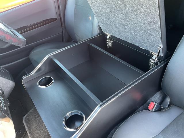 ハイエースバン スーパーGLダークプライムII/ワイドボディ/ミドルルーフ/ ベッドキット/ディーゼルターボ/八王子直仕入/走行40067KM/禁煙車/アルパインフローティングナビ&フリップダウンモニター/デジタルインナーミラー/両側PSD/フルセグ/BT/Bカメラ/ETC(35枚目)