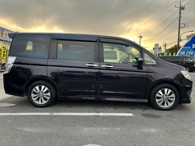 ステップワゴンスパーダ Ｚ／九州仕入れ／走行６４０１７ｋｍ／ホンダ純正メモリーナビ／　両側ＰＳＤ／バックカメラ／ビルトインＥＴＣ／フルセグ／ＣＤ／ＤＶＤ／オートクルーズコントロール／パドルシフト／ＨＩＤヘッドライト／フォグ／横滑り防止／盗難防止／フロアマット／サイドバイザー／スペアキー（5枚目）