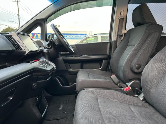 ステップワゴンスパーダ Ｚ／九州仕入れ／走行６４０１７ｋｍ／ホンダ純正メモリーナビ／　両側ＰＳＤ／バックカメラ／ビルトインＥＴＣ／フルセグ／ＣＤ／ＤＶＤ／オートクルーズコントロール／パドルシフト／ＨＩＤヘッドライト／フォグ／横滑り防止／盗難防止／フロアマット／サイドバイザー／スペアキー（13枚目）