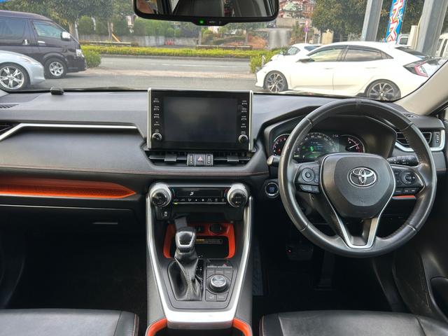 RAV4 アドベンチャー/JAOSプロテクター/八王子直仕入/禁煙車/ 4WD/トヨタセーフティセンス/8インチ純正ディスプレイオーディオ/バックカメラ/ビルトインETC2.0/電動リアゲート/ブラックレザー電動シート/MTモード/ワイヤレス充電器/ダウンヒルアシスト(3枚目)