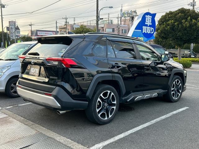 RAV4 アドベンチャー/JAOSプロテクター/八王子直仕入/禁煙車/ 4WD/トヨタセーフティセンス/8インチ純正ディスプレイオーディオ/バックカメラ/ビルトインETC2.0/電動リアゲート/ブラックレザー電動シート/MTモード/ワイヤレス充電器/ダウンヒルアシスト(8枚目)