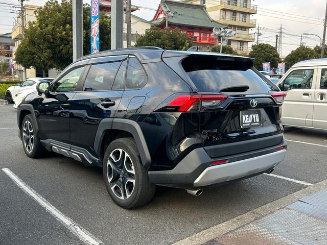 RAV4 アドベンチャー/JAOSプロテクター/八王子直仕入/禁煙車/ 4WD/トヨタセーフティセンス/8インチ純正ディスプレイオーディオ/バックカメラ/ビルトインETC2.0/電動リアゲート/ブラックレザー電動シート/MTモード/ワイヤレス充電器/ダウンヒルアシスト(10枚目)