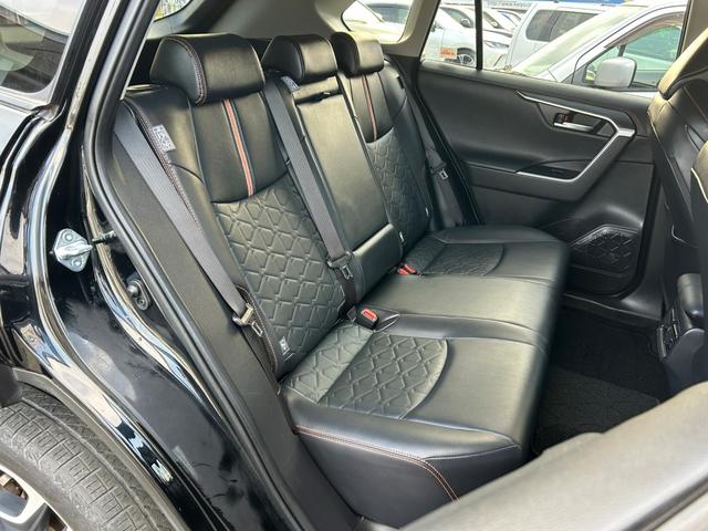 RAV4 アドベンチャー/JAOSプロテクター/八王子直仕入/禁煙車/ 4WD/トヨタセーフティセンス/8インチ純正ディスプレイオーディオ/バックカメラ/ビルトインETC2.0/電動リアゲート/ブラックレザー電動シート/MTモード/ワイヤレス充電器/ダウンヒルアシスト(14枚目)