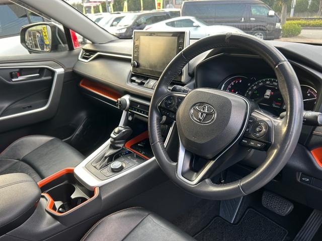 RAV4 アドベンチャー/JAOSプロテクター/八王子直仕入/禁煙車/ 4WD/トヨタセーフティセンス/8インチ純正ディスプレイオーディオ/バックカメラ/ビルトインETC2.0/電動リアゲート/ブラックレザー電動シート/MTモード/ワイヤレス充電器/ダウンヒルアシスト(18枚目)