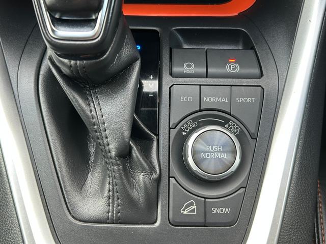 RAV4 アドベンチャー/JAOSプロテクター/八王子直仕入/禁煙車/ 4WD/トヨタセーフティセンス/8インチ純正ディスプレイオーディオ/バックカメラ/ビルトインETC2.0/電動リアゲート/ブラックレザー電動シート/MTモード/ワイヤレス充電器/ダウンヒルアシスト(24枚目)