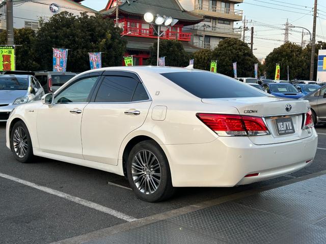 クラウンハイブリッド ロイヤルサルーン／八王子直仕入／テレビキット／追従クルコン／　純正ナビ／フルセグ／ＣＤ／ＤＶＤ／Ｂｌｕｅｔｏｏｔｈ／バックカメラ／ＥＴＣ／コーナーセンサー／電動シート／シートヒーター／ステアリングヒーター／ＬＥＤヘッドライト／フォグ／オートライト／純正ＡＷ（11枚目）
