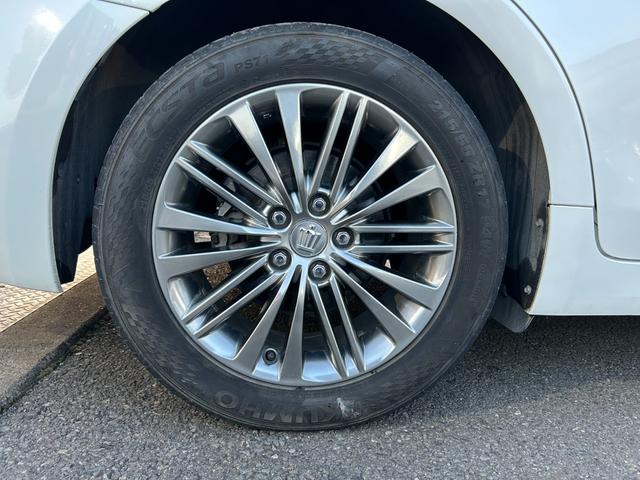 クラウンハイブリッド ロイヤルサルーン／八王子直仕入／テレビキット／追従クルコン／　純正ナビ／フルセグ／ＣＤ／ＤＶＤ／Ｂｌｕｅｔｏｏｔｈ／バックカメラ／ＥＴＣ／コーナーセンサー／電動シート／シートヒーター／ステアリングヒーター／ＬＥＤヘッドライト／フォグ／オートライト／純正ＡＷ（27枚目）