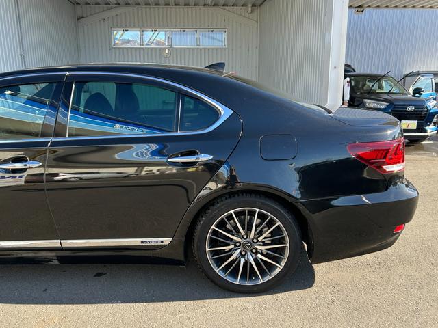 ＬＳ ＬＳ６００ｈ　Ｆスポーツ／八王子直仕入／走行９０８５０ＫＭ／　サンルーフ／黒革シート／衝突被害軽減システム／レーンアシスト／レーダークルコン／ＢＳＭ／純正メーカーナビ／フルセグ／ＢＴ／Ｂカメラ／ＥＴＣ２．０／シートヒーター＆エアコン／ハンドルヒーター／純正ＡＷ（19枚目）